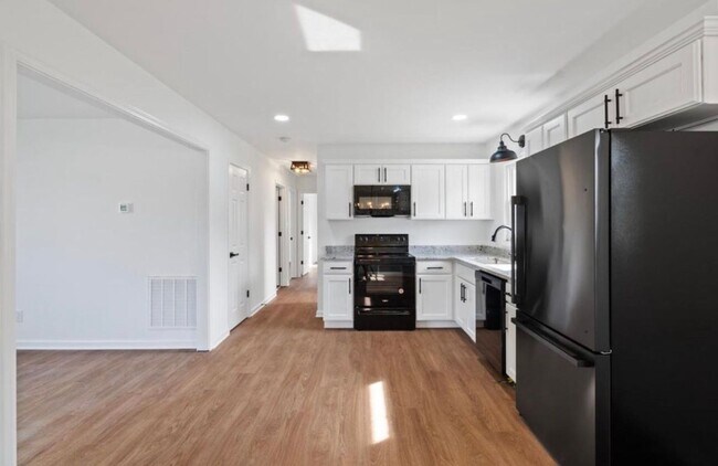 Building Photo - Well maintained 3 bedroom home!