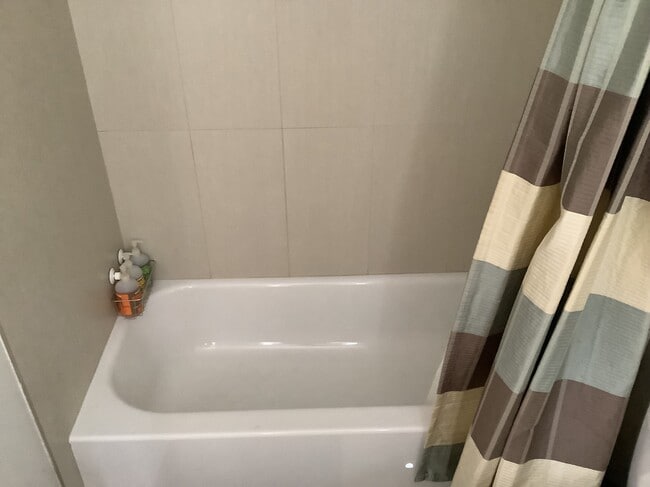 Building Photo - 2700 1st NE Ave