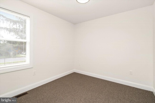 Building Photo - 656 Schiller Ave