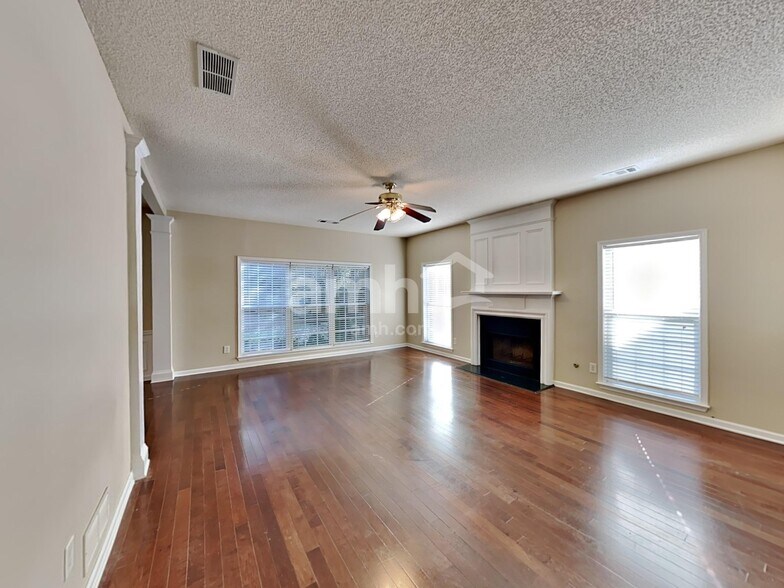 Building Photo - 212 Ashland Dr