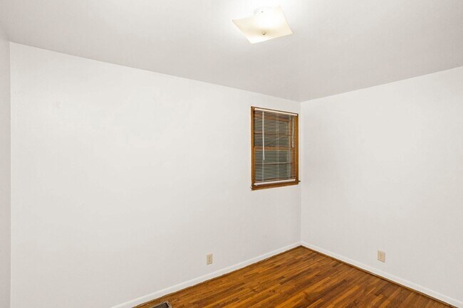 Building Photo - 2510 9th Ave S