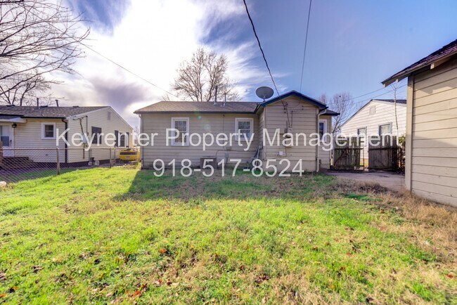 Building Photo - Gorgeous 2 Bedroom West Tulsa Home!