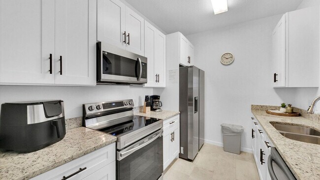 Building Photo - 2303 Butterfly Palm Way