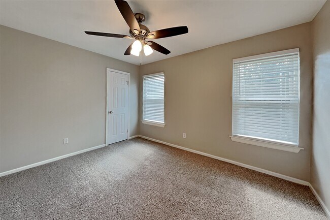 Building Photo - 3407 Fort Richmond Dr