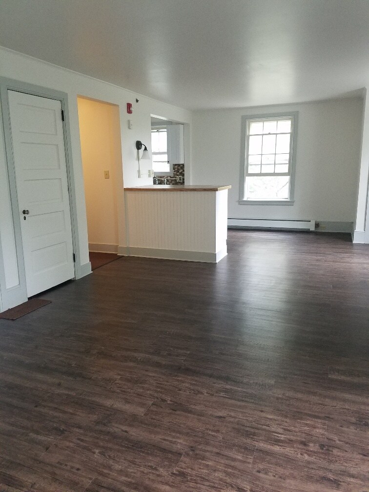 Building Photo - 115 Llenroc Ct