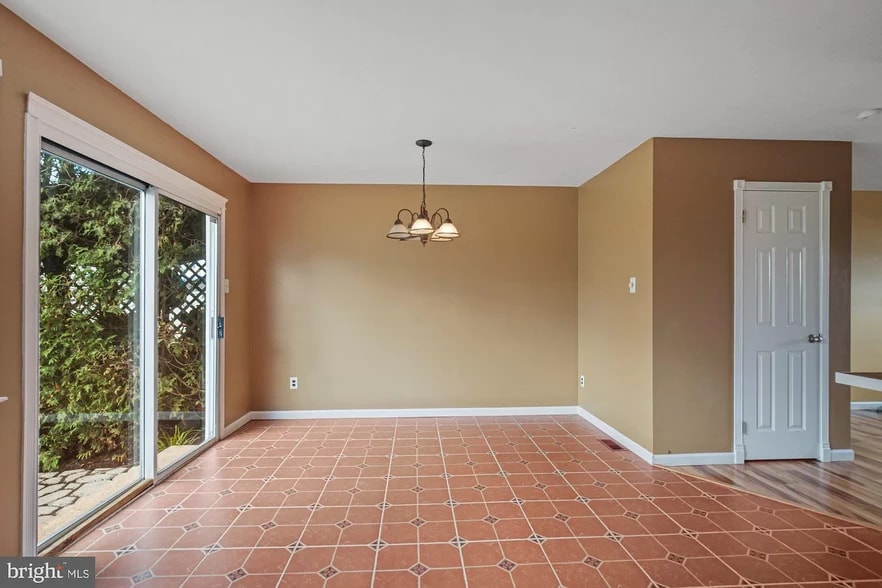 Dining area - 1 Dogwood Ln