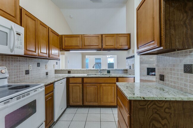 Building Photo - Charming 3-bedroom, 2 bath home in desirab...