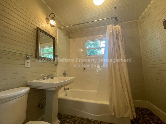 Building Photo - 2318 N 17th Ave