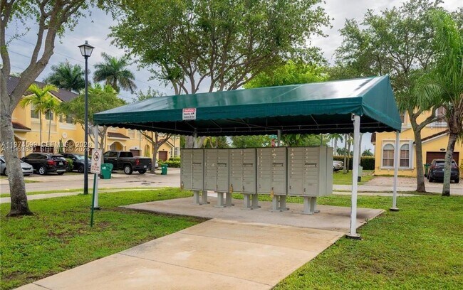 Building Photo - 15029 SW 8th Terrace