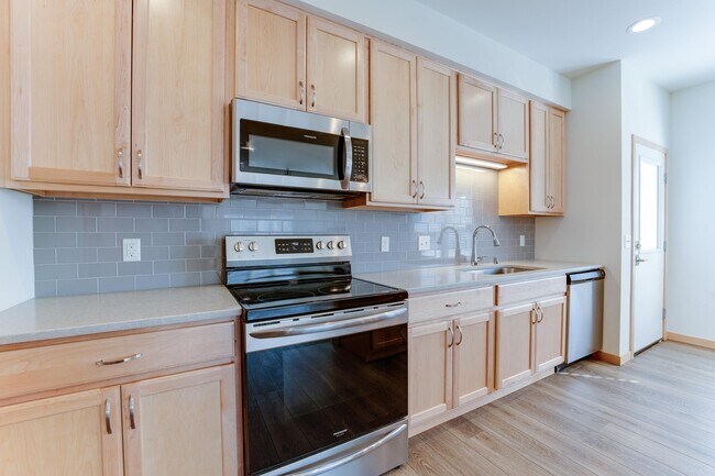 Building Photo - 3630 Angelus Wy