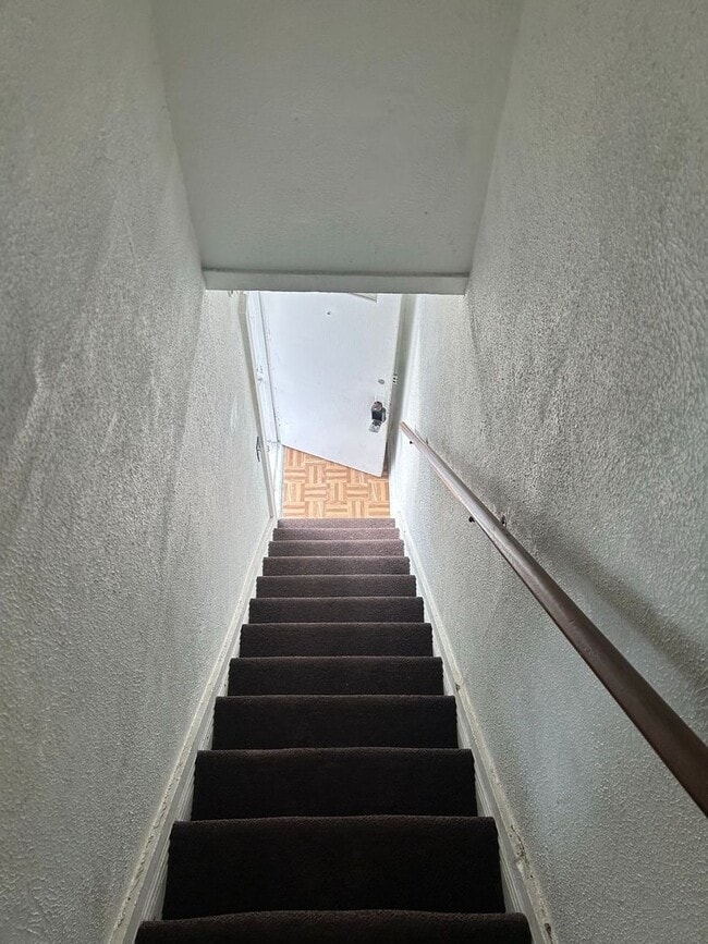 Building Photo - 3950 Woodhaven Dr