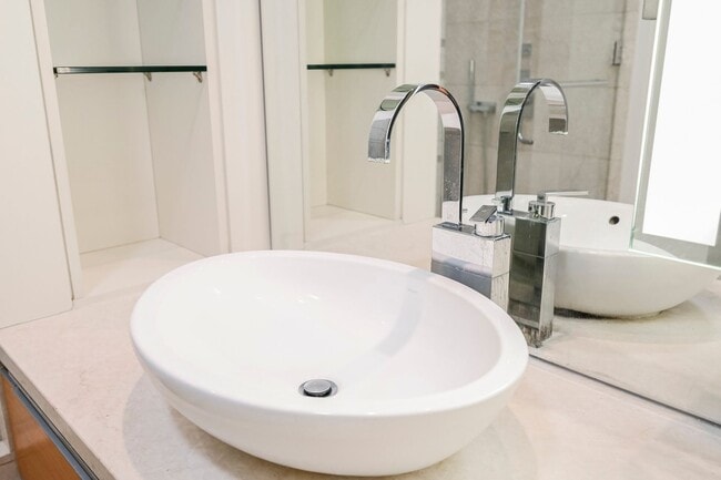 Building Photo - Studio with incredible views of the Strip!