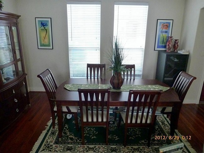 Building Photo - 5626 Dolores St