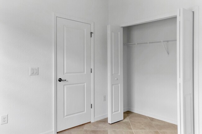 Building Photo - 14848 Portico Blvd