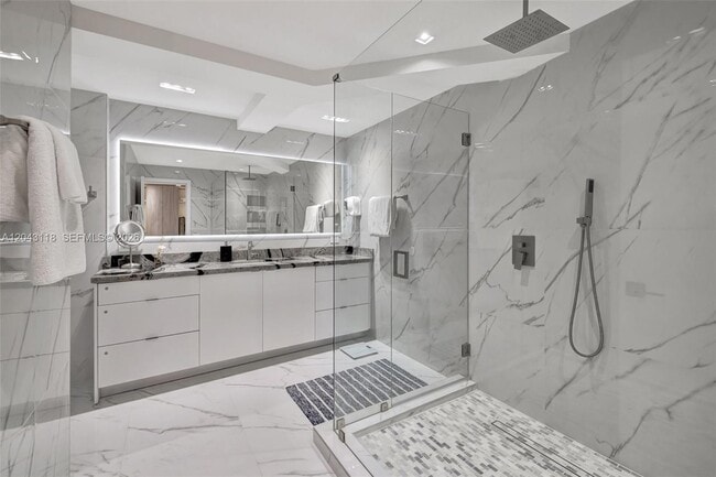 Building Photo - 2751 S Ocean Dr