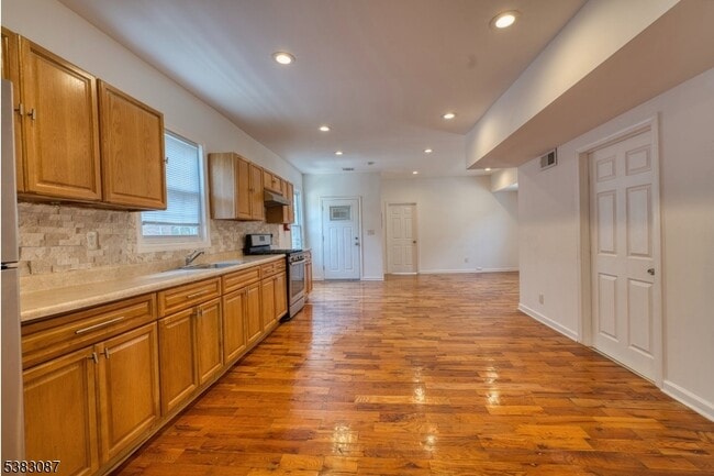 Building Photo - 131 Sylvan Ave