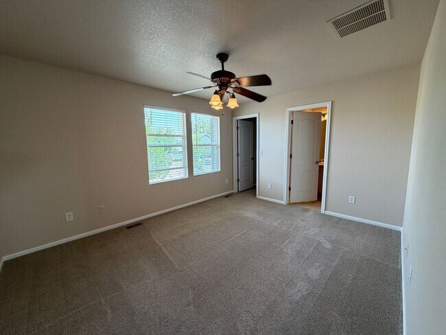Building Photo - Delightful 3BD/2BA Townhome in Erie with Fresh Paint and New Flooring