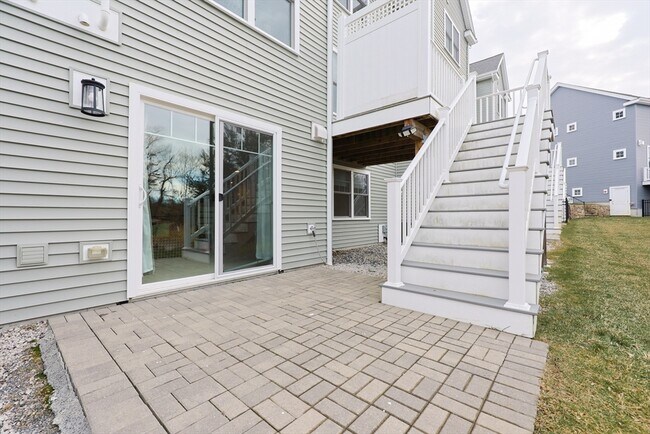 Building Photo - 8 Riverstone Way