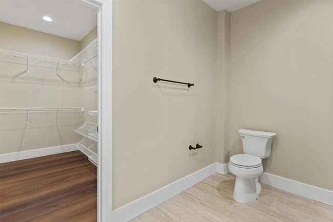 Building Photo - 5424 Delmar Blvd