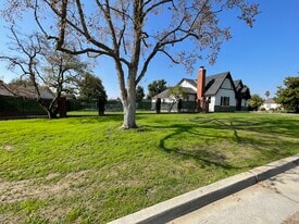 Building Photo - 501 Magnolia Ave
