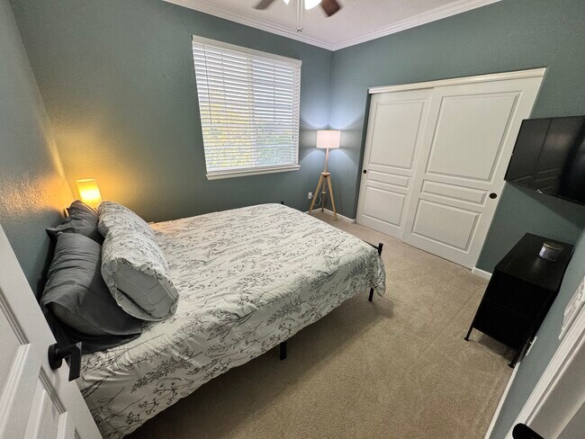 Building Photo - 8035 Lee Dr