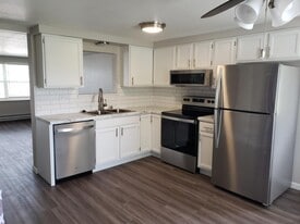 Building Photo - 1147 W South Park Ave