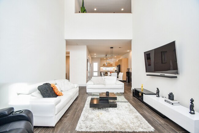 Building Photo - 5519 Paraiso Pl