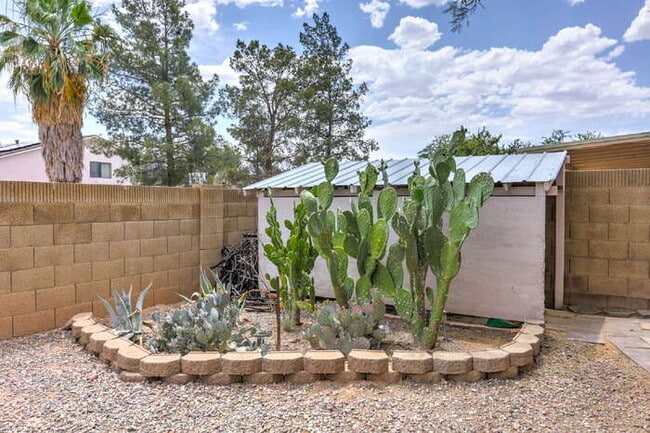 Building Photo - $1,000 Move-In Credit - Mission View off Valencia. Cardinal and Los Reales Rd