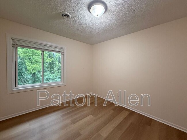 Building Photo - 54 Dawnwood Cir
