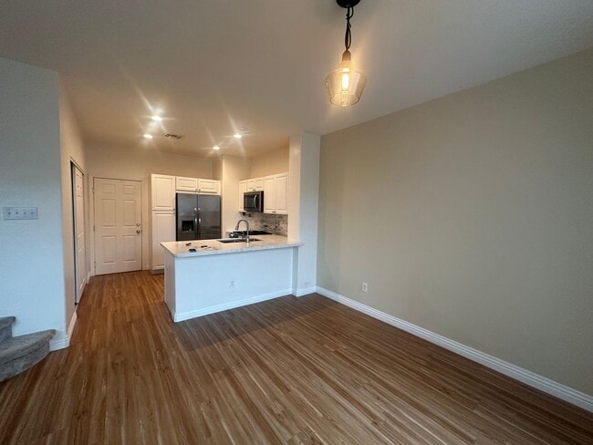 Building Photo - Great Townhome in Henderson Gated Community