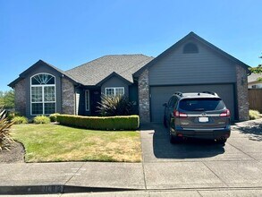 Building Photo - Single Level- Three Bedroom Home