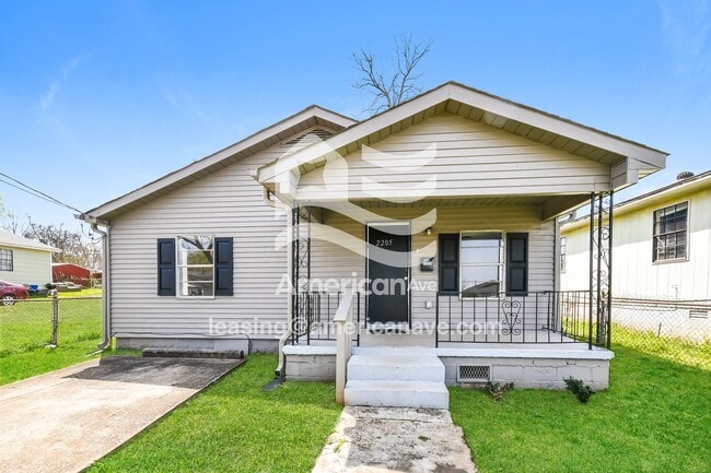 Building Photo - 2205 Powderly Ave SW