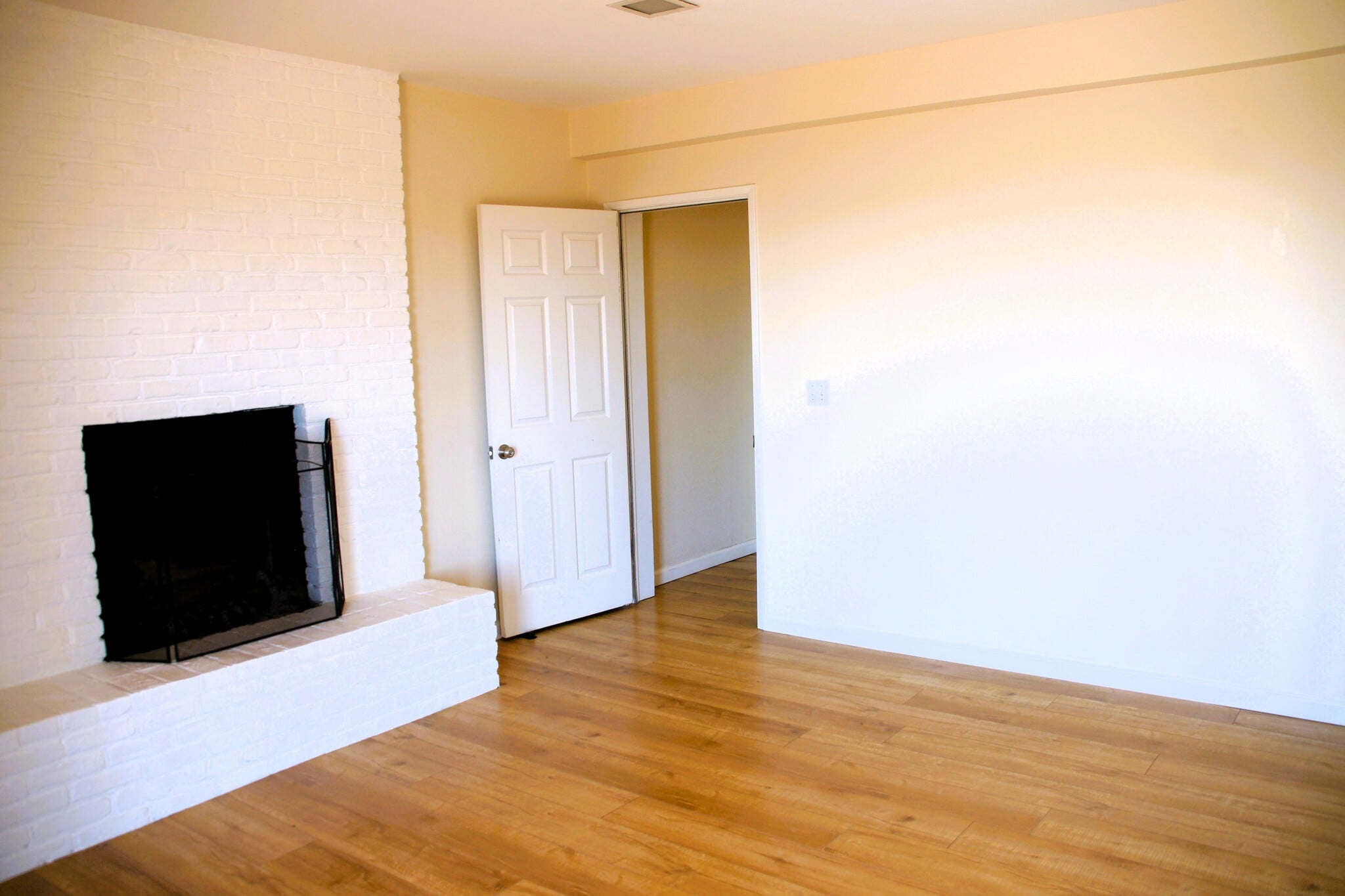 Building Photo - 220 Shoreview Dr