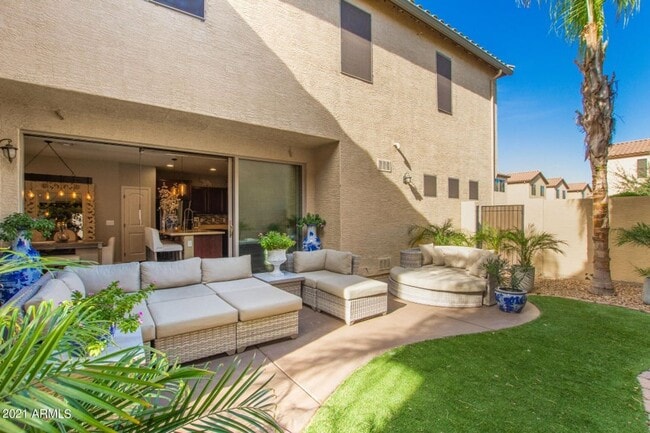 Building Photo - GORGEOUS home in THE KNOLLS at Power Ranch!