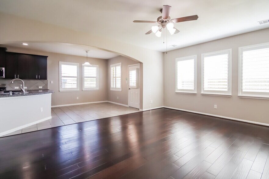 Building Photo - 15002 Golden Summer Ct
