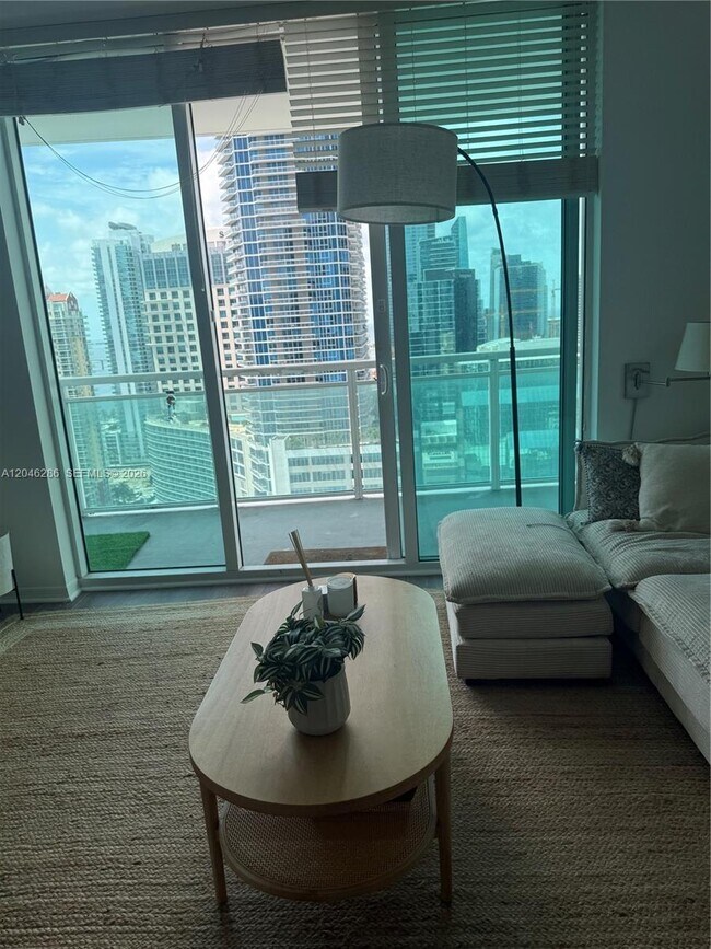Building Photo - 950 Brickell Bay Dr