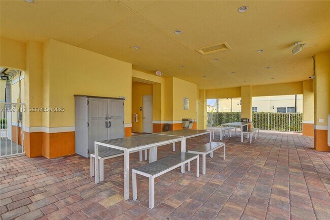 Building Photo - 4029 NW 11 Dr