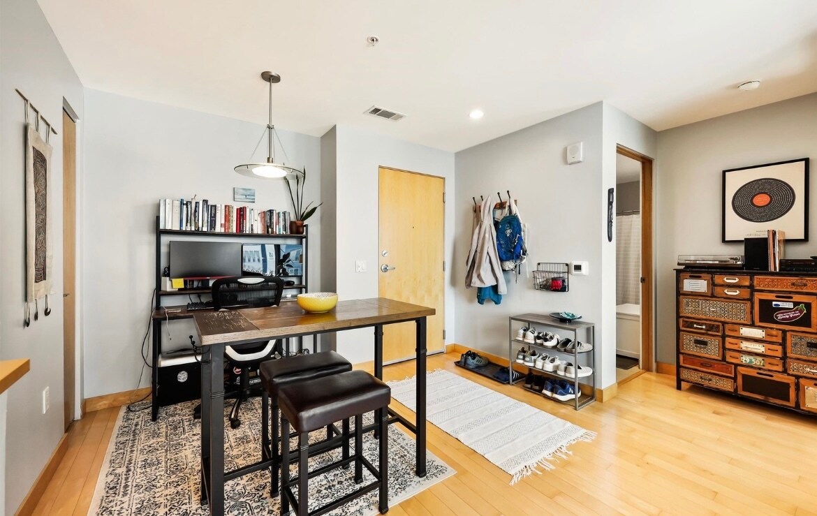 Building Photo - 309 W Washington Ave