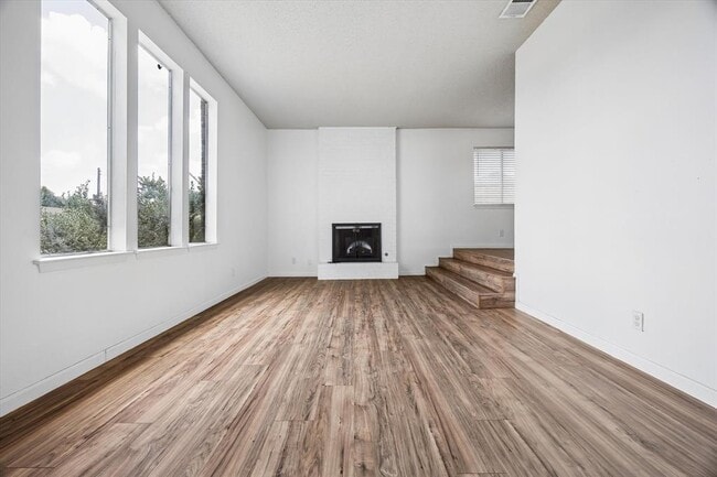 Building Photo - 8106 Sonnet Ave