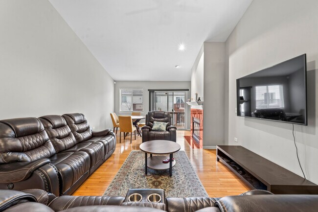 Building Photo - 2987 Saganashkee Ln