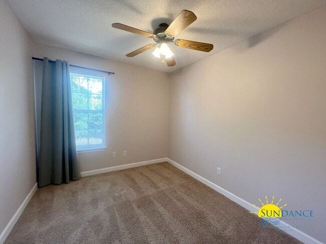 Building Photo - Charming 4 Bedroom Home in Mary Esther!