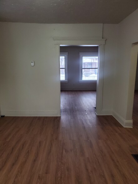 Building Photo - 1378 E 94th St