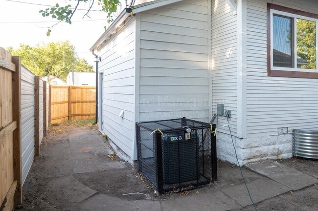 Building Photo - 1601 S Pattie St