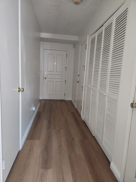 Hallway to front, patio, w/d, walk-in, wtr htr - 625 S Osage Ave