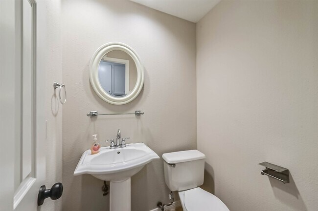 Building Photo - 3910 Misty Gardens Ct