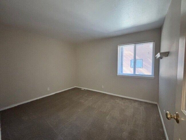 Building Photo - ONLY $1550 a Month! | 6 Month Lease | Powder Village