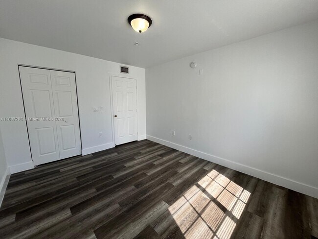 Building Photo - 655 SW 111th Way