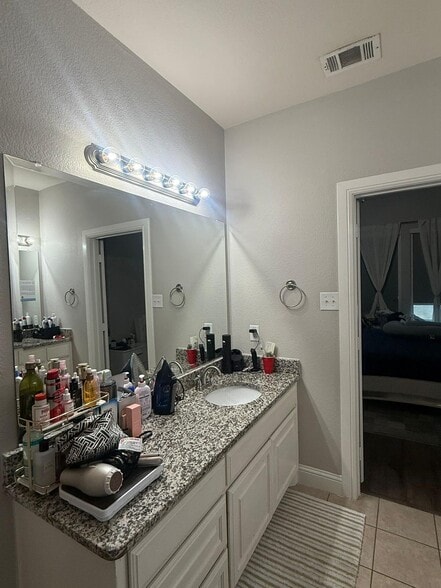 Building Photo - 15572 Yarberry Dr