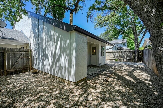 Building Photo - 1502 Bridgeway Dr