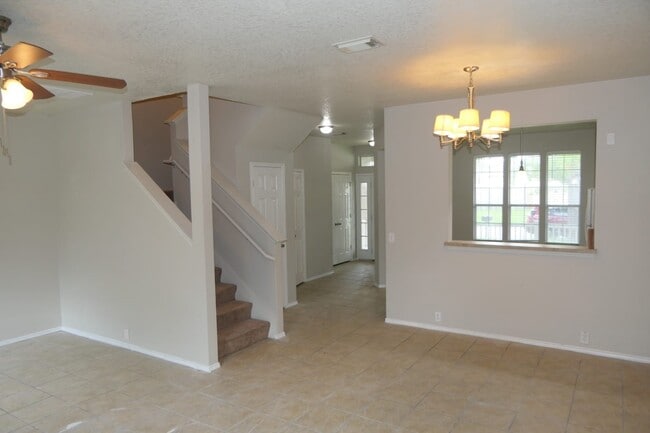 Building Photo - 2114 Vlg Xing Trl